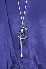 Load image into Gallery viewer, 2 in 1 Swirl Pearly Brooch-Necklace
