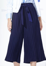Load image into Gallery viewer, Pleated Ribboning Culottes
