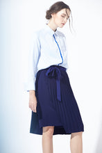 Load image into Gallery viewer, Ribboning Asymmetric Pleated Skirt
