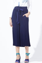 Load image into Gallery viewer, Pleated Ribboning Culottes
