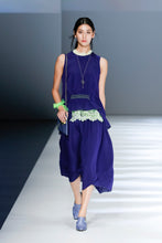 Load image into Gallery viewer, Fluorescent Lace Gather Dress
